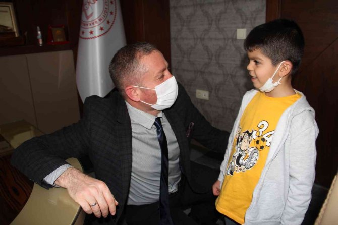 Ağrı’da “Yılın Öğretmeni”ne Başarı Belgesi Verildi