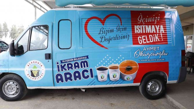 Alaşehir Belediyesinin Eskiyen Minibüsü İkram Aracına Dönüştü