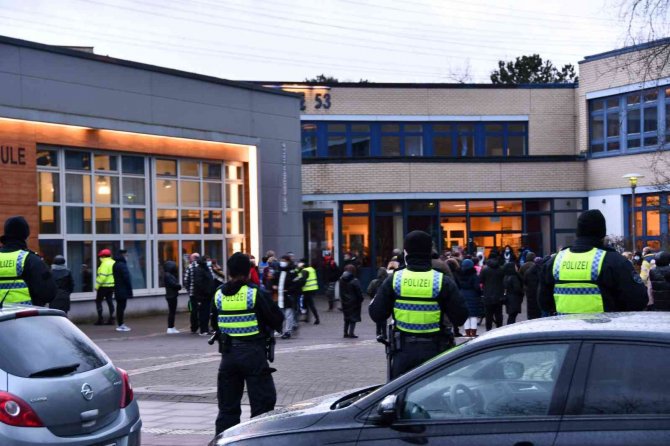 Hamburg’da Okula Operasyon