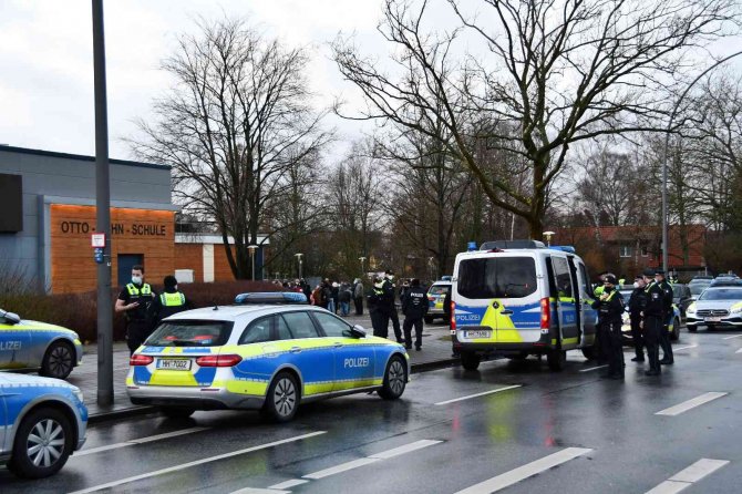 Hamburg’da Okula Operasyon