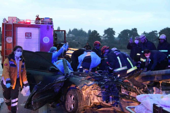1 Kişinin Öldüğü Ve Otomobilin Hurdaya Döndüğü Kazada Yaralıyı Kurtarma Seferberliği