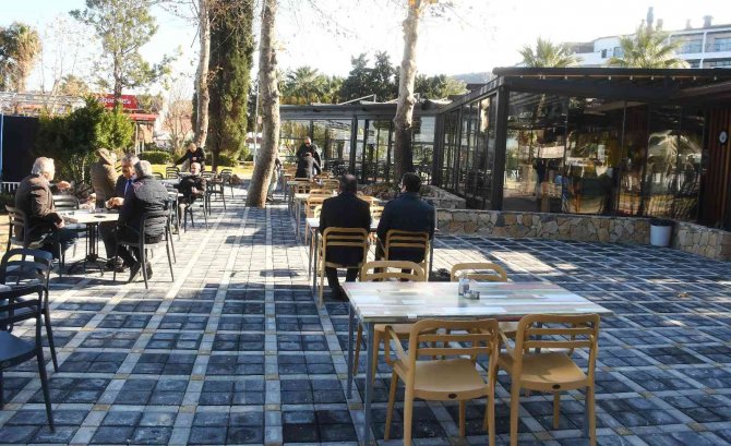 Kemer’in Buluşma Noktası ‘Deniz Kafe’ Yenilendi