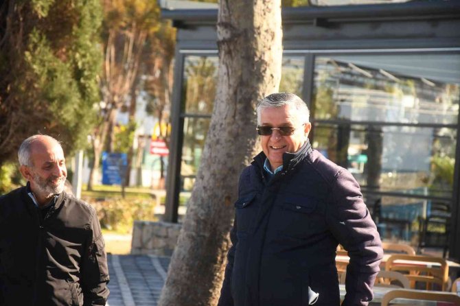 Kemer’in Buluşma Noktası ‘Deniz Kafe’ Yenilendi