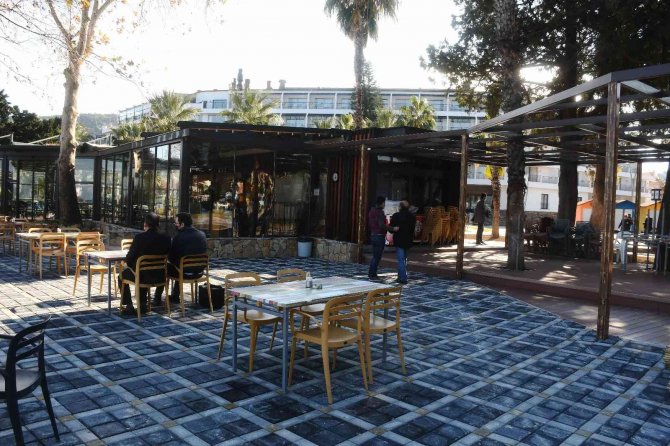 Kemer’in Buluşma Noktası ‘Deniz Kafe’ Yenilendi