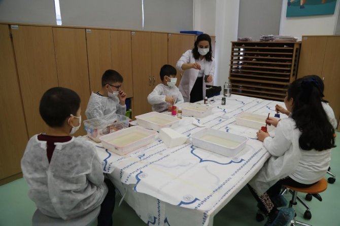 Minikler Ebru Sergisi Açtı