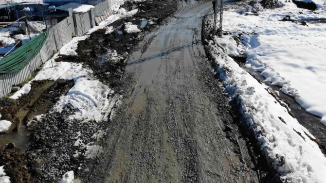 İ̇ski̇ Çalışması Sonrasında Cadde Çamur Havuzuna Dönüştü