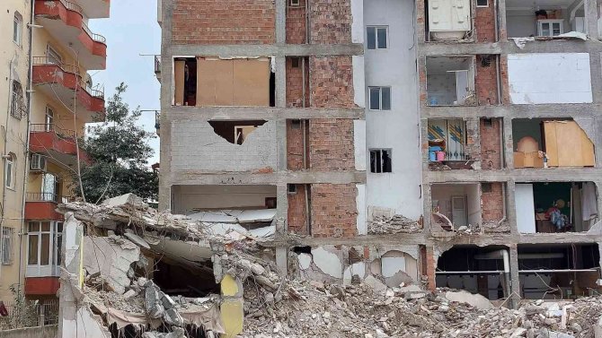 Kentsel Dönüşüm Müteahhidin Skandalını Ortaya Çıkardı