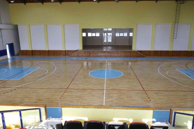 Efeler’deki Spor Ve Kültür Salonu Yenilendi