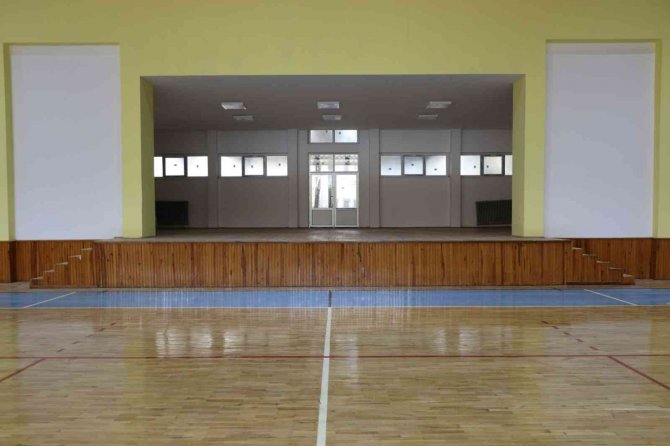 Efeler’deki Spor Ve Kültür Salonu Yenilendi