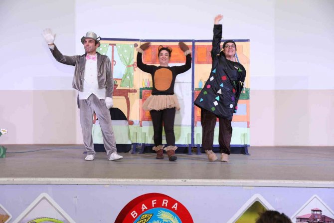 Bafralı Çocuklara Karne Tatilinde Tiyatro Hediyesi