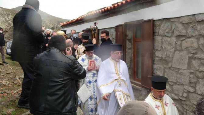 Yunanistan Dışişleri Bakan Yardımcısı Katsaniotis Gökçeada’da Aziz Trifonos Kilisesi’nde Düzenlenen Ayine Katıldı