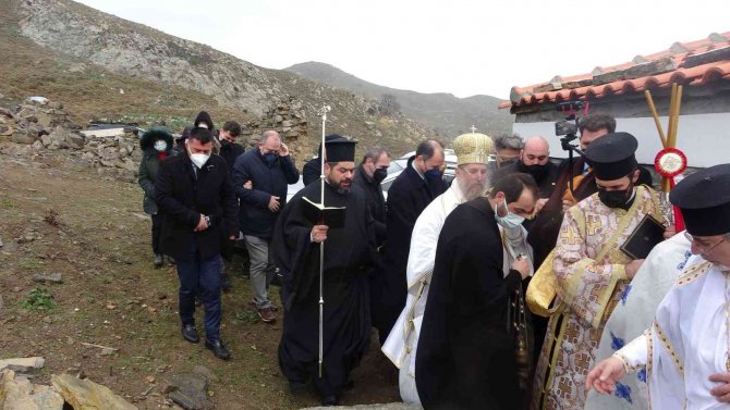 Yunanistan Dışişleri Bakan Yardımcısı Katsaniotis Gökçeada’da Aziz Trifonos Kilisesi’nde Düzenlenen Ayine Katıldı