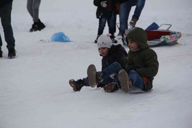 Karla Kaplanan Tepeyi Kayak Pistine Çevirdiler