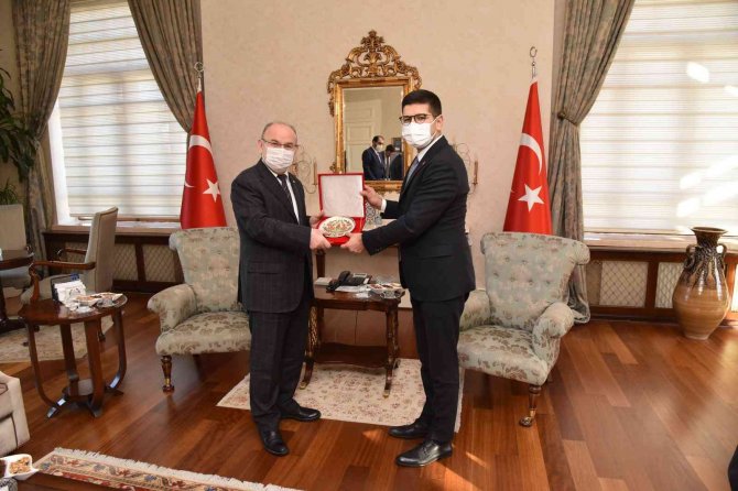 Cumhurbaşkanlığı Yatırım Ofisi Başkanı Dağlıoğlu Vali Karadeniz’i Ziyaret Etti