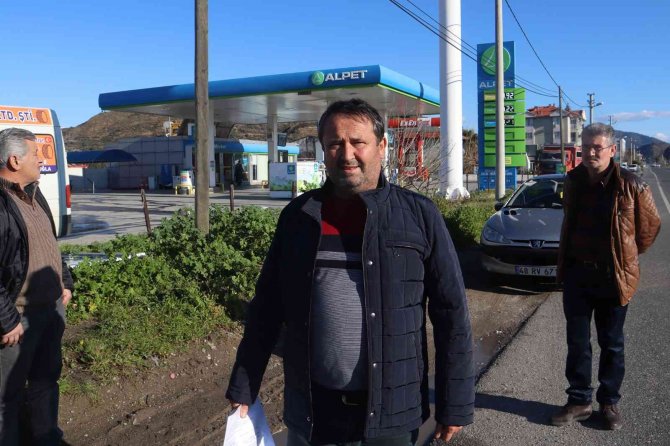 Kira Alamıyoruz Dediler, Kamyonlarla Benzinliğin Giriş Çıkışını Kapattılar