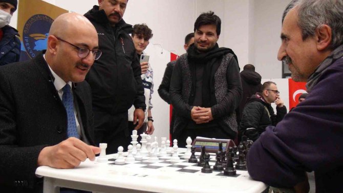 Satranç Turnuvasına Küçük İ̇lyas Damga Vurdu