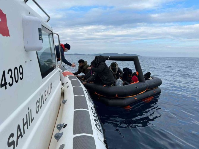 İ̇zmir Açıklarında 66 Düzensiz Göçmen Kurtarıldı