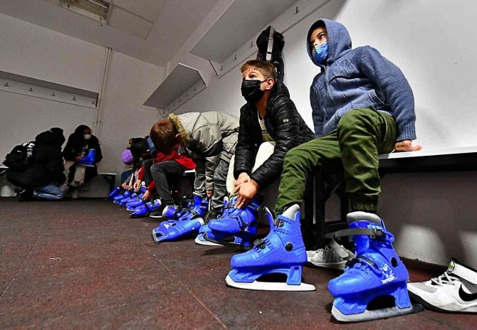 Kadifekaleli Çocuklara Karne Hediyesi