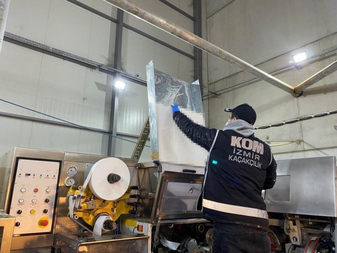 İ̇zmir’de Tarihi Operasyon: Kaçak Sigara Fabrikası Kurmuşlar