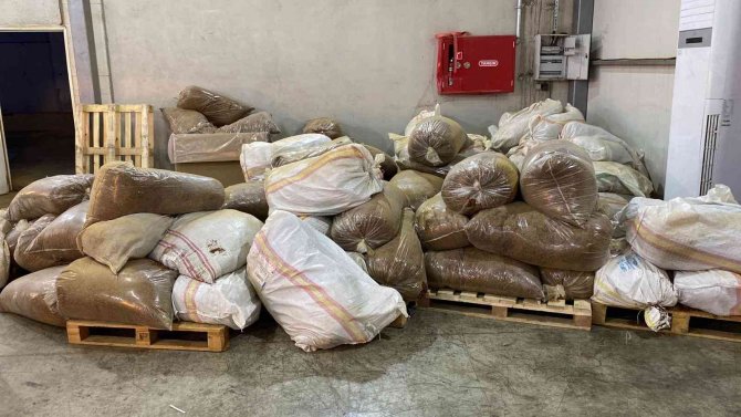 İ̇zmir’de Tarihi Operasyon: Kaçak Sigara Fabrikası Kurmuşlar