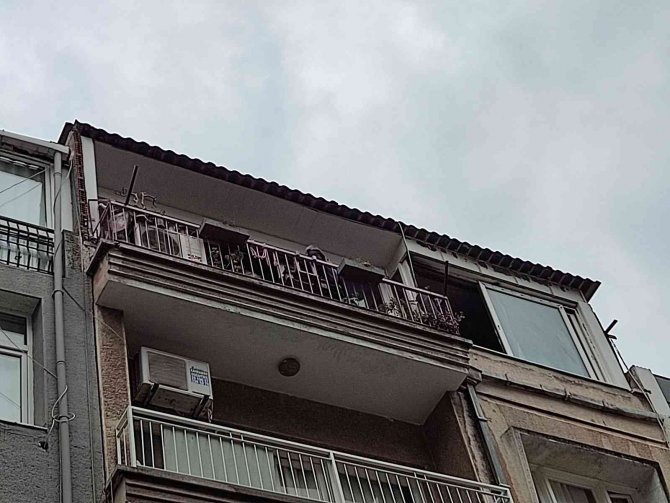 İ̇zmir’de 4 Katlı Binada Yangın Paniği