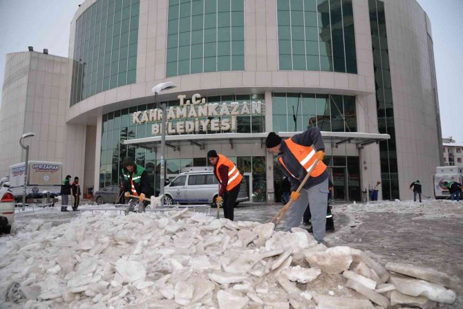 Kahramankazan’da Karla Mücadele Çalışmaları Sürüyor