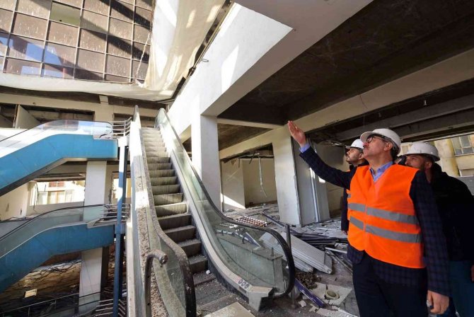 Özel İdare İş Merkezinde Cephe Sökümü Sürüyor
