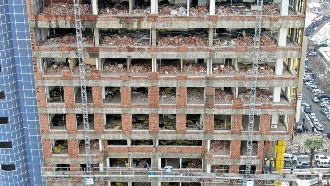Özel İdare İş Merkezinde Cephe Sökümü Sürüyor