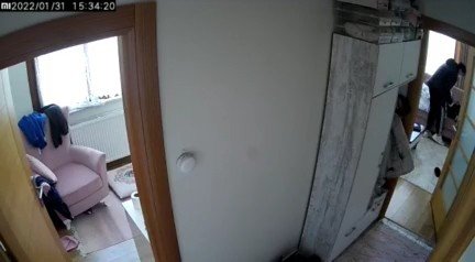 Kartal’da Maskeli Hırsızlar Daire İçi Kameraya Yakalandı