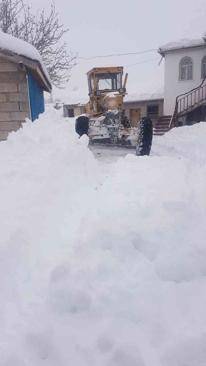 Kayseri’de 92 Mahalle Yolu Ulaşıma Açık, 3 Yol Kapalı