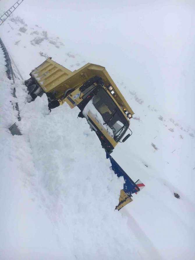 Kayseri’de 92 Mahalle Yolu Ulaşıma Açık, 3 Yol Kapalı