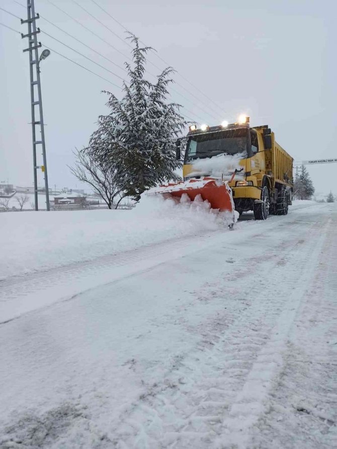 Kayseri’de 92 Mahalle Yolu Ulaşıma Açık, 3 Yol Kapalı