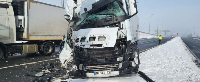 Kayseri’de Feci Kaza, Tır Kağıt Gibi Ezildi