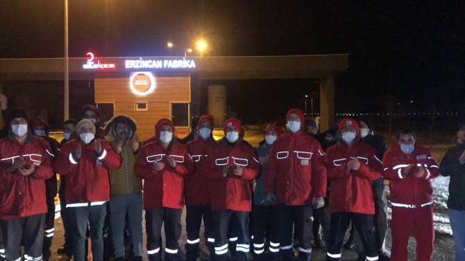 Kızılay İ̇çecek Erzincan Fabrikası İşçileri Greve Başladı