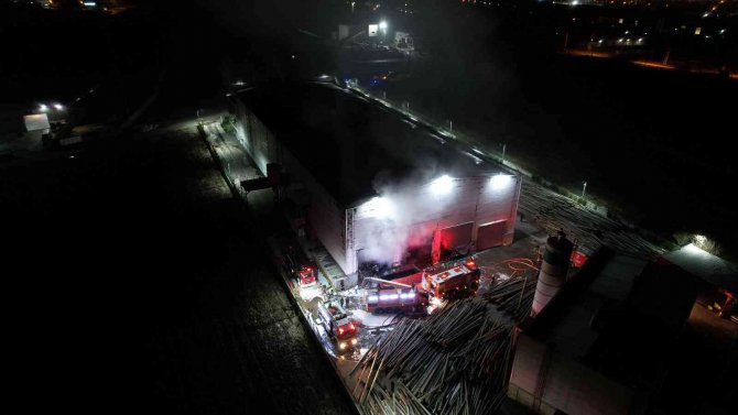 Kocaeli’de Geri Dönüşüm Fabrikasında Yangın