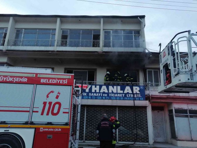 Kullanılmayan Binada Çıkan Yangın Paniğe Sebep Oldu