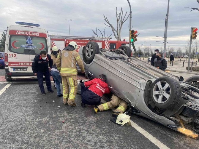 Maltepe’de Sürücüsünün Direksiyon Hakimiyetini Kaybettiği Araç Takla Attı