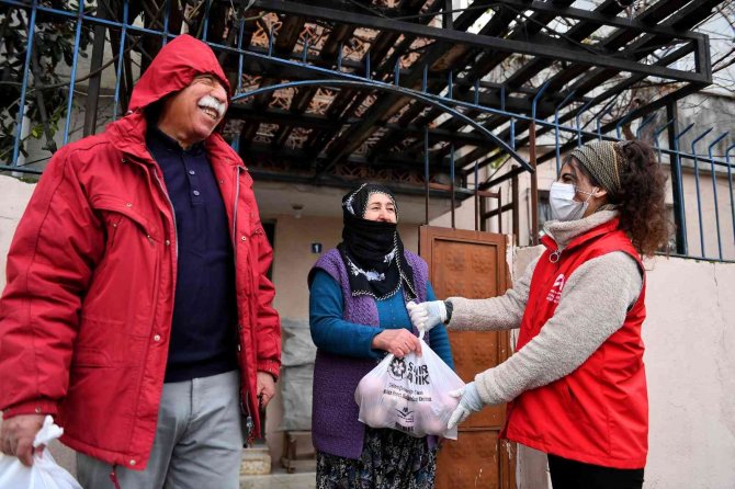 Mersin Büyükşehir Belediyesi, Vatandaşa 50 Ton Daha Patates Ve Soğan Dağıtıyor