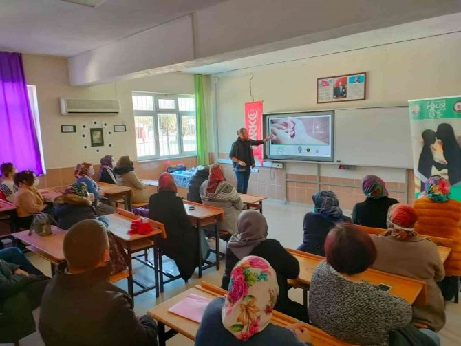 Mersin’de ’En İyi Narkotik Polisi Anne’ Eğitimi Verildi