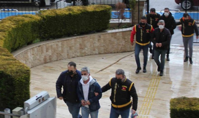 Çocuklarının Gözü Önünde Eski Eşi Ve Ailesine Saldıran Şahıs Tutuklandı