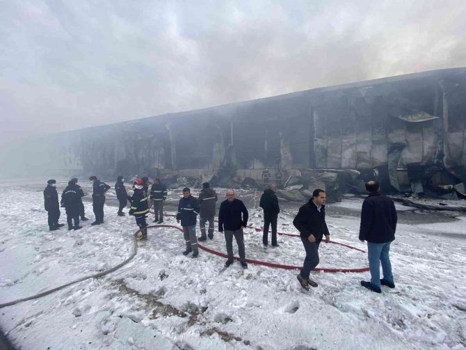 Niğde’de Kablo Fabrikasında Yangın