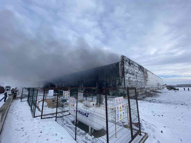 Niğde’de Kablo Fabrikasında Yangın