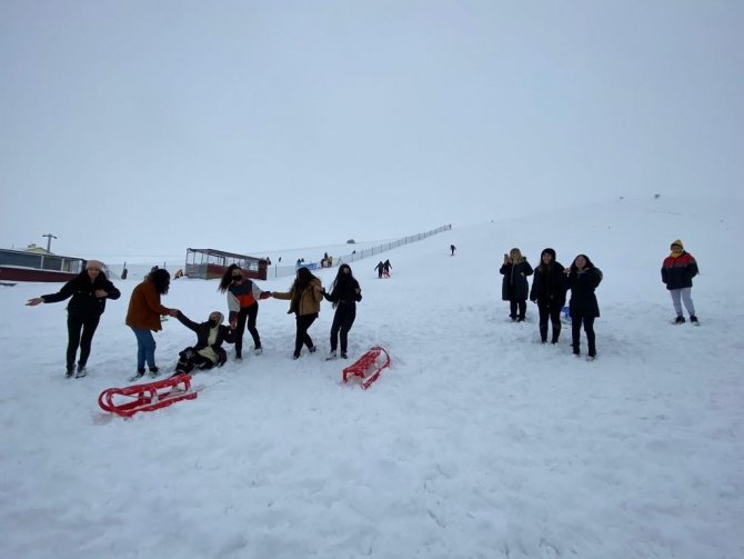 Pursaklar’n Gençleri Kayak Şenliği’nde