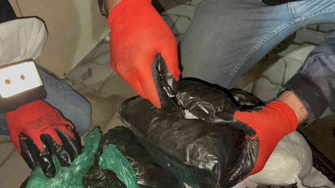 Siirt’te 8 Kilogram Uyuşturucu Madde Ele Geçirildi: 2 Gözaltı