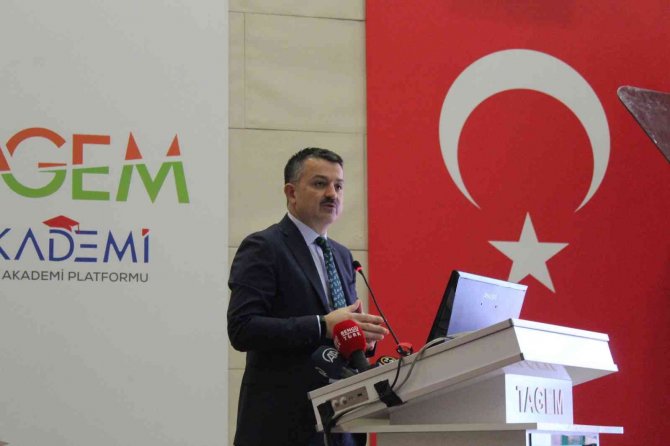 Bakan Pakdemirli: "Üreten Kesimin Moralini Bozmaya Kimsenin Hakkı Yok"