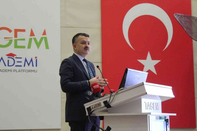 Bakan Pakdemirli: "Üreten Kesimin Moralini Bozmaya Kimsenin Hakkı Yok"