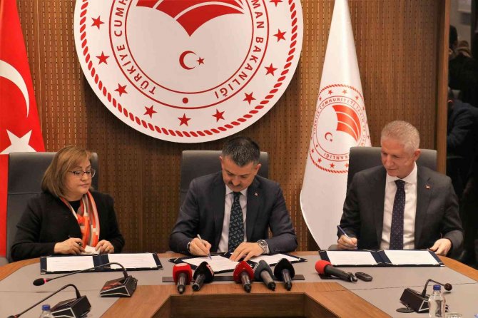 Tarım Ve Orman Bakanlığı, Tbb Ve Gaziantep Büyükşehir Belediyesi Arasında Aşılama Protokolü İmzalandı