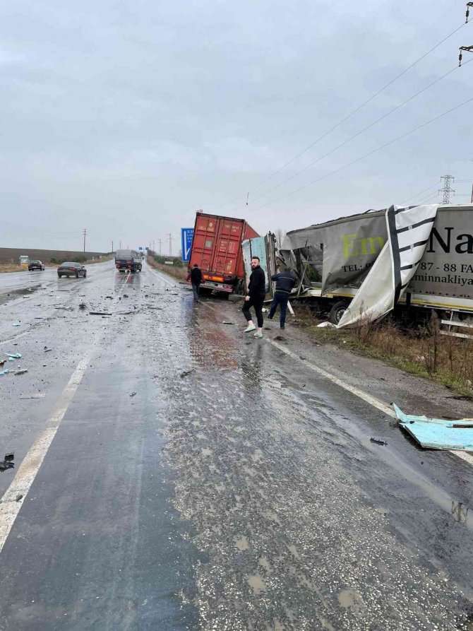 Tekirdağ’da Kavşakta Feci Kaza: 2 Yaralı
