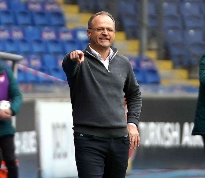 İ̇rfan Buz: “Sumudica Yaptıklarıyla Ülkemizde Belli Bir Profili Ayaklar Altına Alıyor”