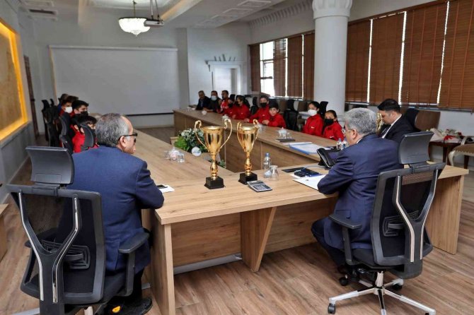 Şampiyon Takımdan Vali Bilmez’e Ziyaret